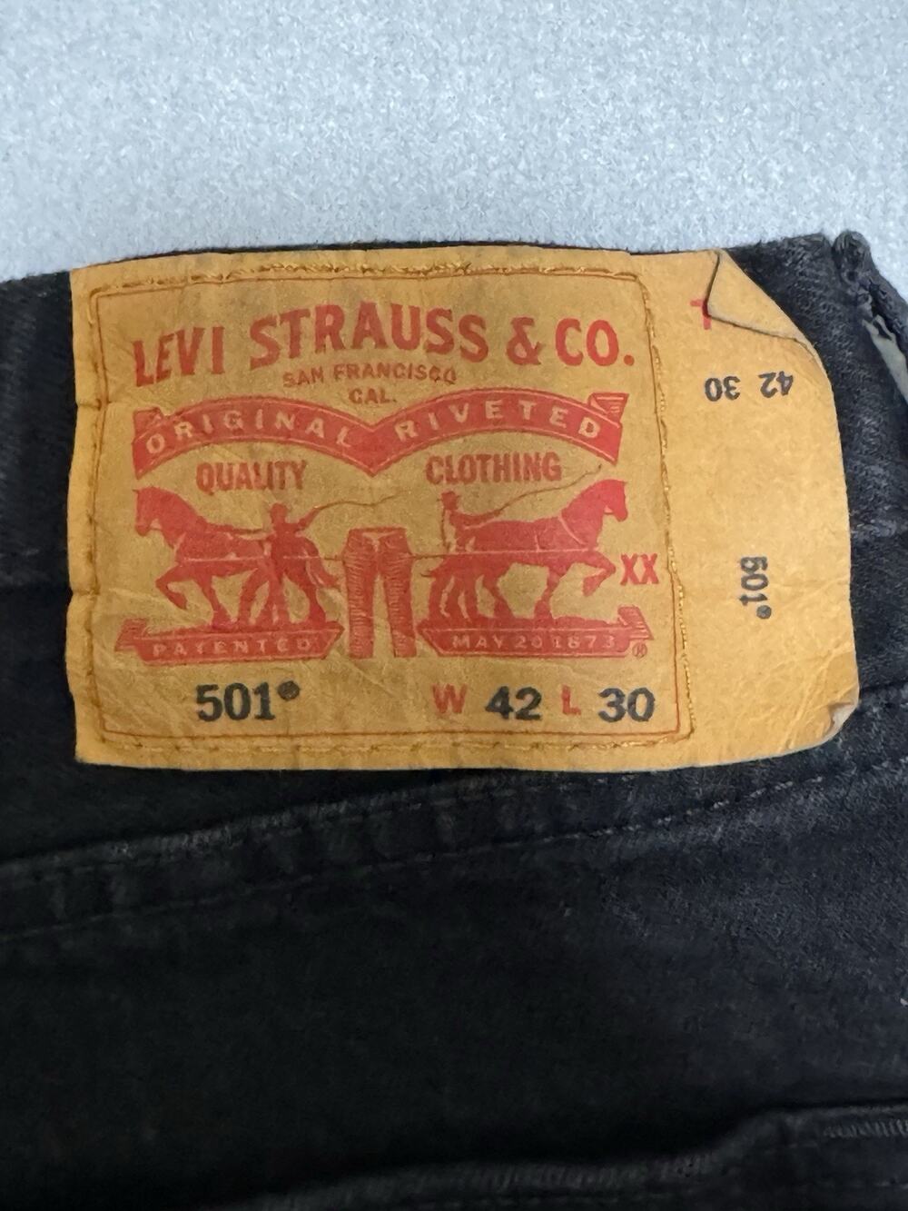 Levis 501 Original Fit Jeans Mens 42x30 Black Button Fly Straight Leg Denim
